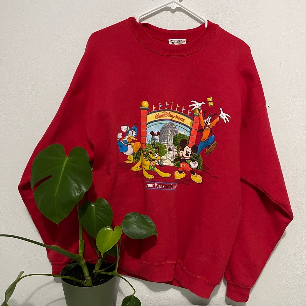 VINTAGE Walt Disney world sweatshirt